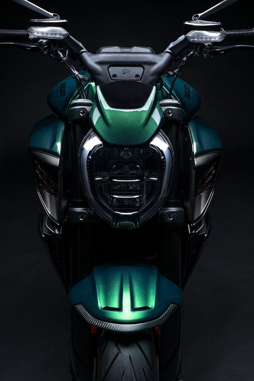 Ducati e Bentley: due serie davvero speciali per la Diavel V4